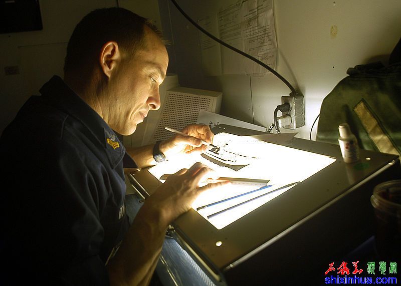 800px-US_Navy_030209-N-2972R-079_Illustrator_Draftsman_designs_a_training_slide_with_the_assistance_of_a_light_table.jpg